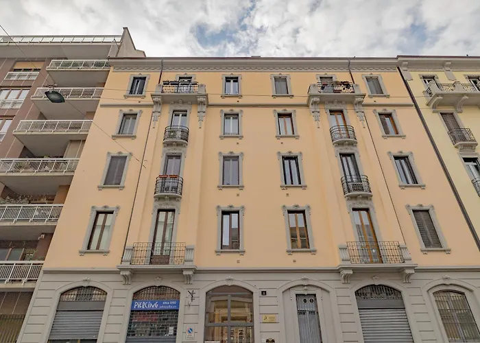 2 Bedroom Apartment - Buzzi Hospital, Sempione, MiCo, 100mt MetroM5